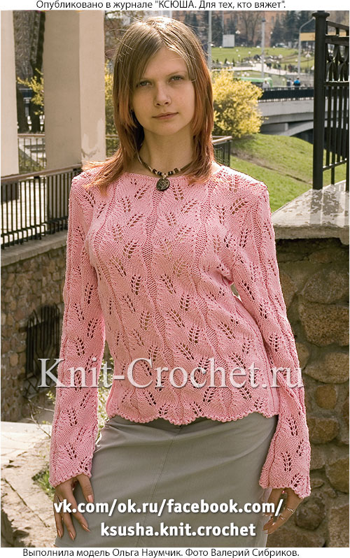 Женский пуловер размера 46, связанный на спицах.