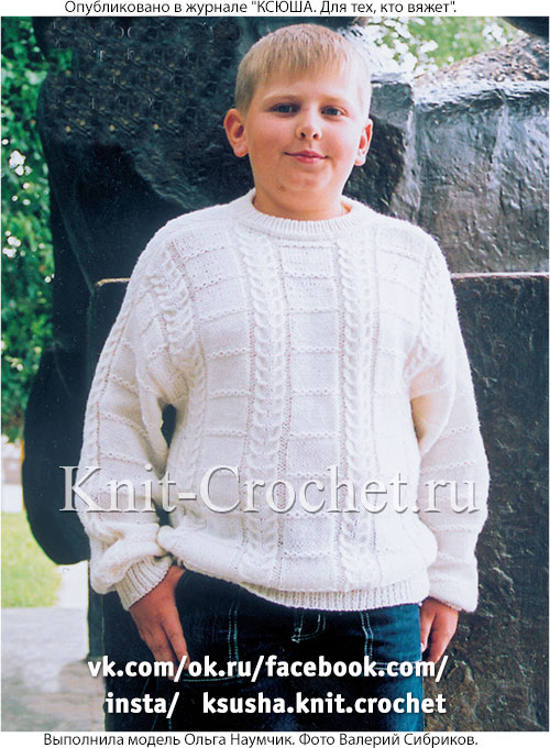 Пуловер с "погонами" для мальчика на рост 140-146 см, вязанный на спицах.