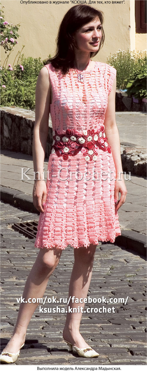 Связанное крючком платье с декоративным поясом 42-44 размера. 