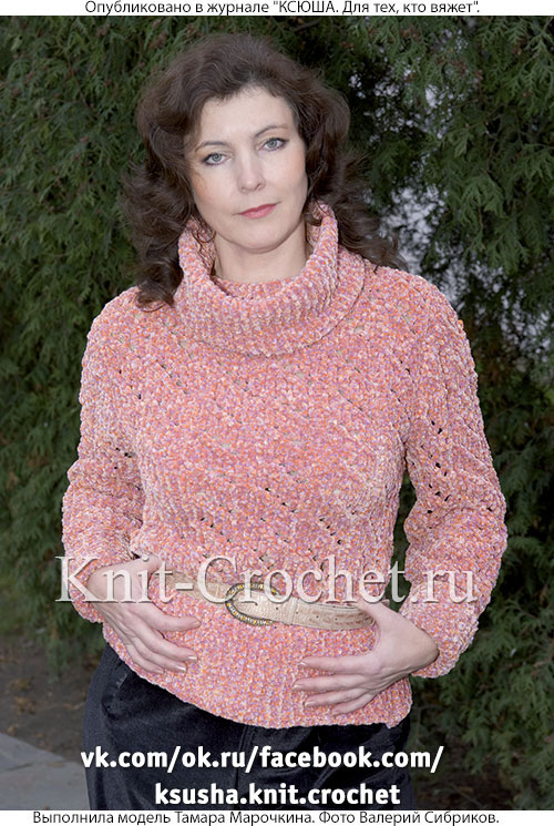 Связанный на спицах женский меланжевый свитер размера 48-50.