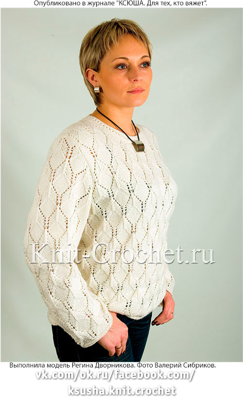 Женский ажурный пуловер размера 52-54, связанный на спицах.