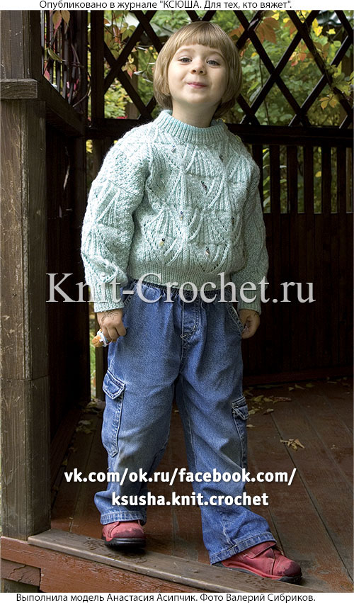 Пуловер для мальчика на рост 86-92 см, вязанный на спицах.
