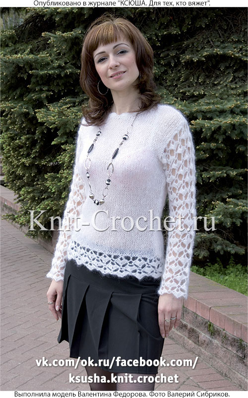 Вязанный крючком женский пуловер с ажурными рукавами размера 44.