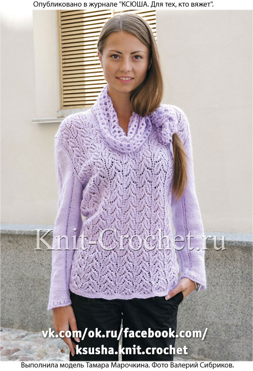 Женский пуловер размера 52-54 и снуд, связанные на спицах.