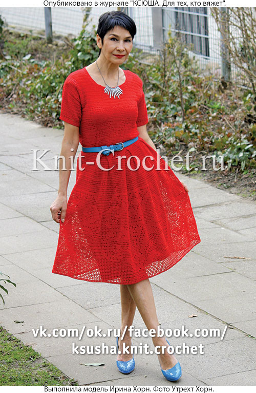 Вязанный крючком женский комплект: топ и юбка клеш размера 44 (европейский 38), рост 158 см.