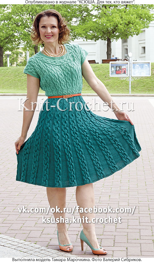 Связанное на спицах платье бирюза 2-х цветов 46-48 размера.
