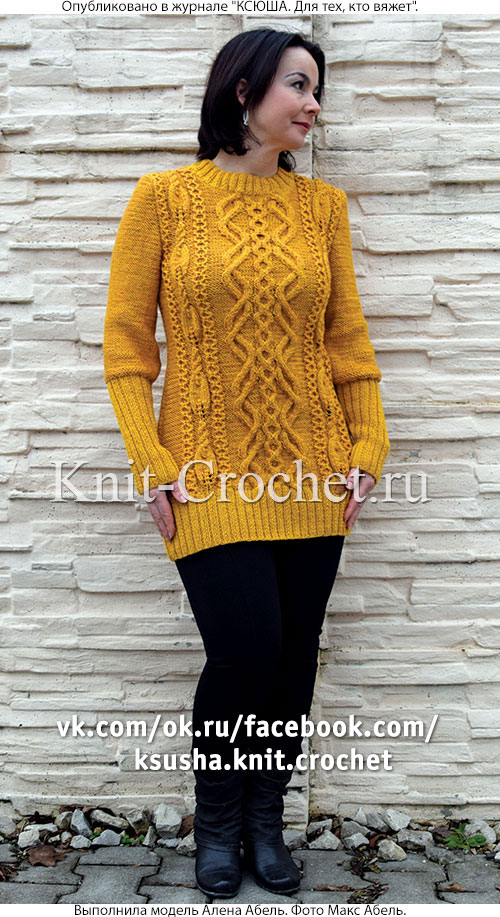 Женский удлиненный пуловер размера 46-48, связанный на спицах.