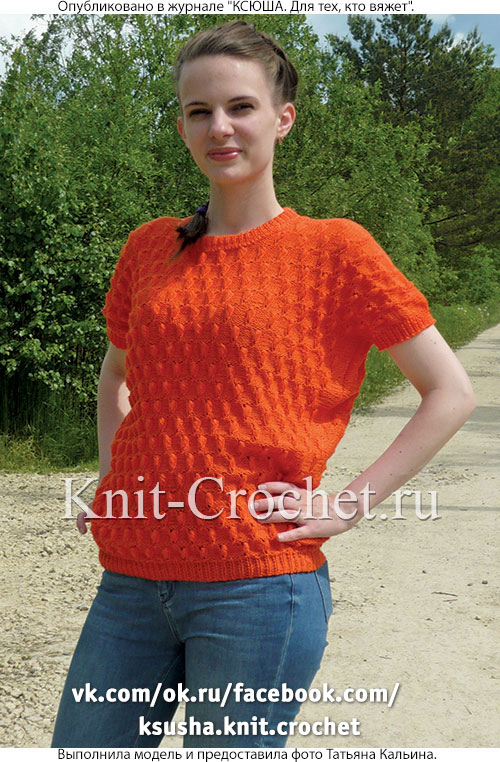 Женский пуловер размера 44-46, связанный на спицах.