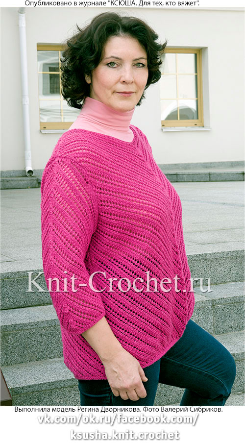Женский пуловер свободного кроя размера 52-54, связанный на спицах.