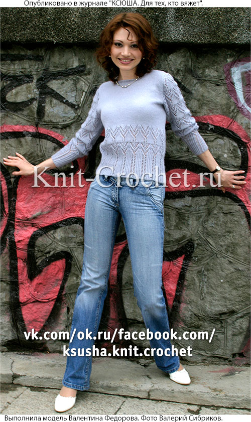 Женский пуловер с ажурными узорами размера 44-46, связанный на спицах.