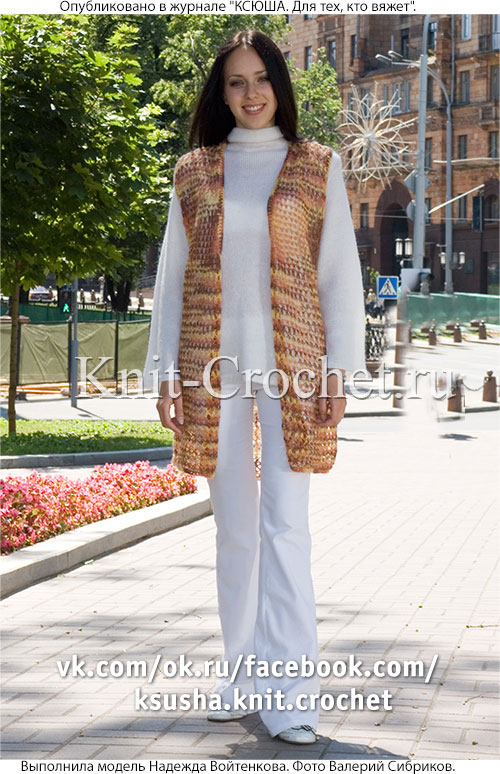 Связанный на спицах женский свитер и ажурный жилет размера 48-50.