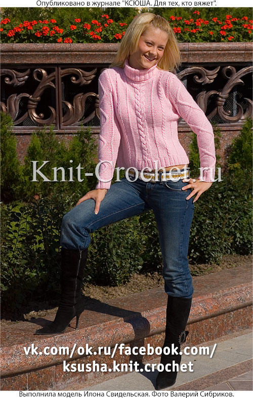 Связанный на спицах женский свитер с рельефными узорами размера 42-44.