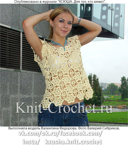 Вязанный крючком женский пуловер из цветочных мотивов размера 48-50.