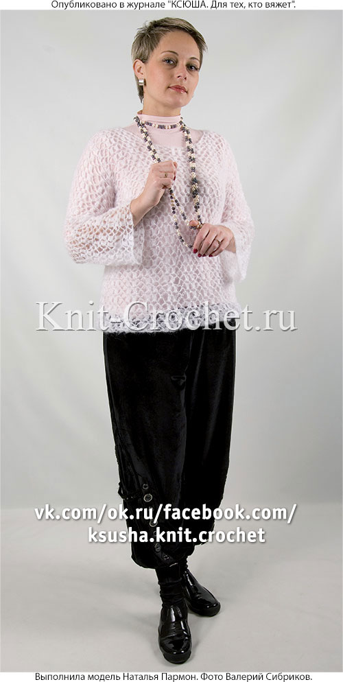 Вязанный крючком ажурный женский пуловер размера 50-52.