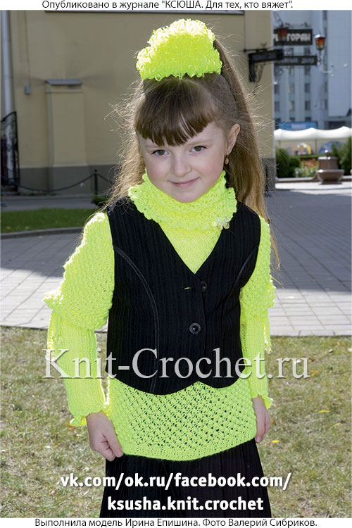 Ажурный свитер для девочки на рост 120-122 см, вязанный на спицах.