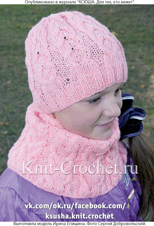 Шапочка и воротник-шарфик для девочки, вязанные на спицах.