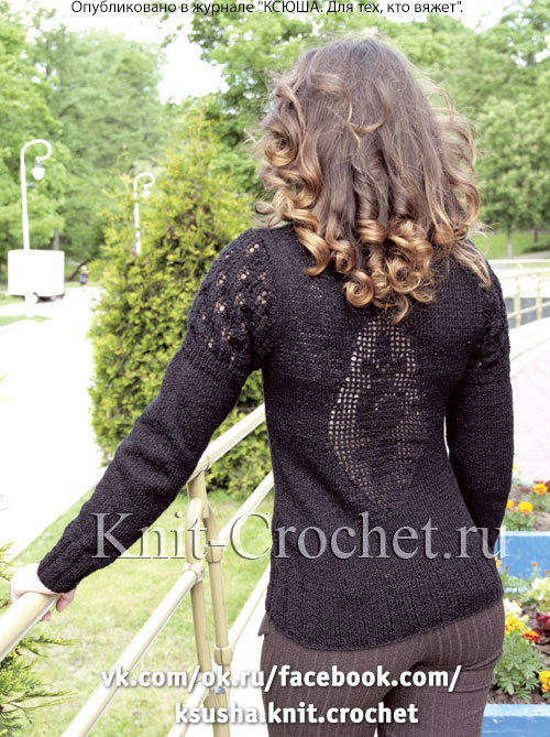 Женский пуловер 42-44 размера, вязаный спицами с ажурными вставками крючком (вид сзади).