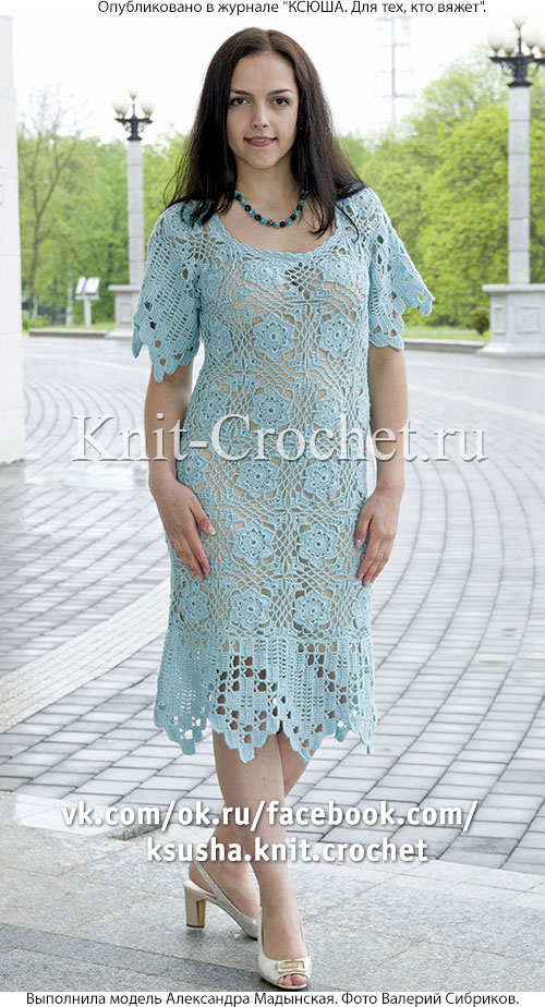 Связанное крючком платье 46-48 размера из ажурных квадратов с каймой. 