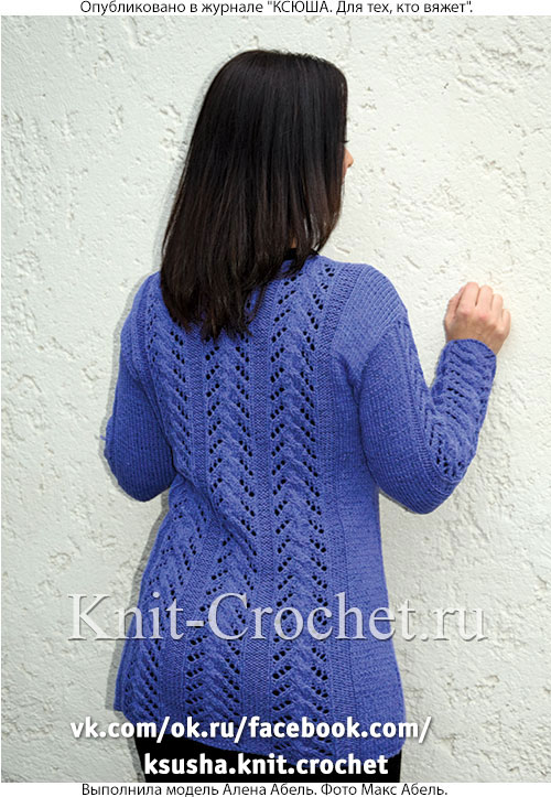 Женский удлиненный пуловер размера 46-48, связанный на спицах.