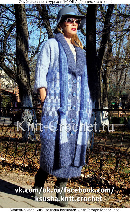 Связанное на спицах женское пальто «Васильковая мозаика» 50-54 размера.