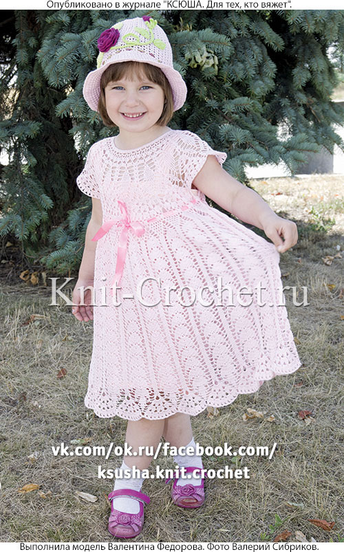 Кружевное платье для девочки на рост 110-116 см, вязанное крючком.