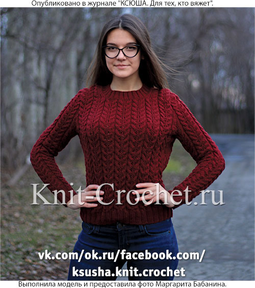 Женский пуловер размера 46-48, связанный на спицах.