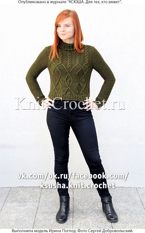 Связанный на спицах рельефным узором женский свитер размера 44-46.