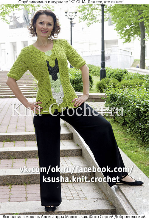 Вязанный крючком женский пуловер с цветной вставкой размера 48-50.