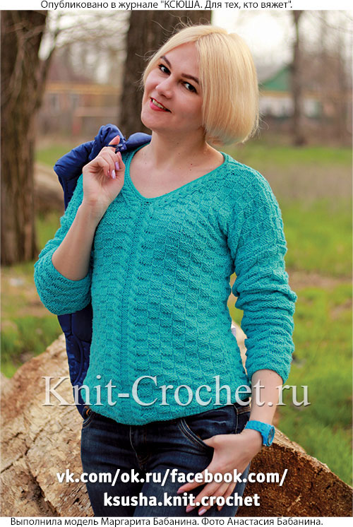 Женский пуловер с цельнокроеными проймами размера 44-46, связанный на спицах.