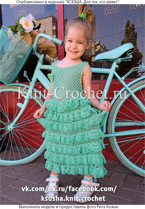 Платье-сарафан для девочки на рост 116 см, вязанный крючком.
