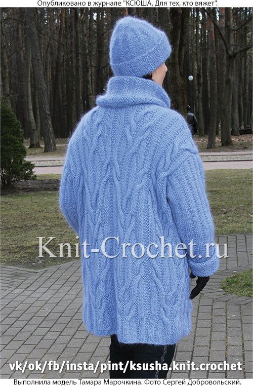 Связанное на спицах женское пальто 50-52 размера и шапочка.