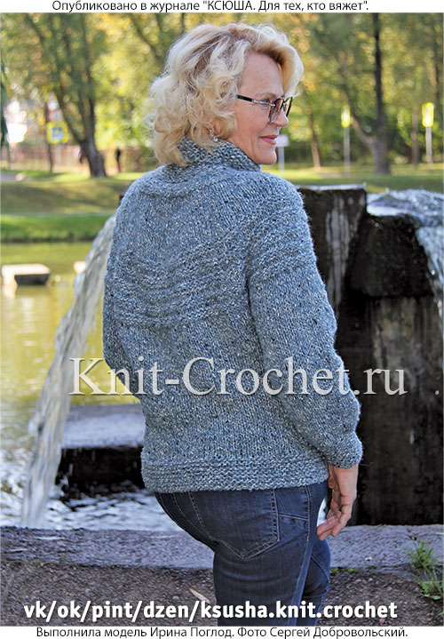 Связанный без швов на спицах женский свитер размера 46-48.